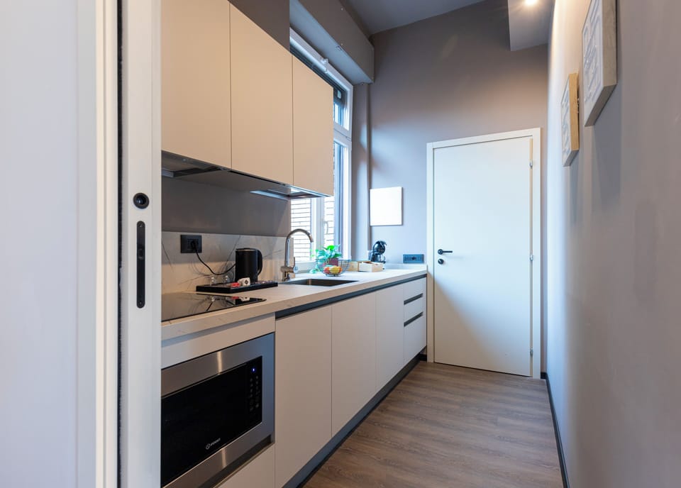 Signature Studio Suite | Private kitchen | Espresso maker, coffee/tea maker, electric kettle