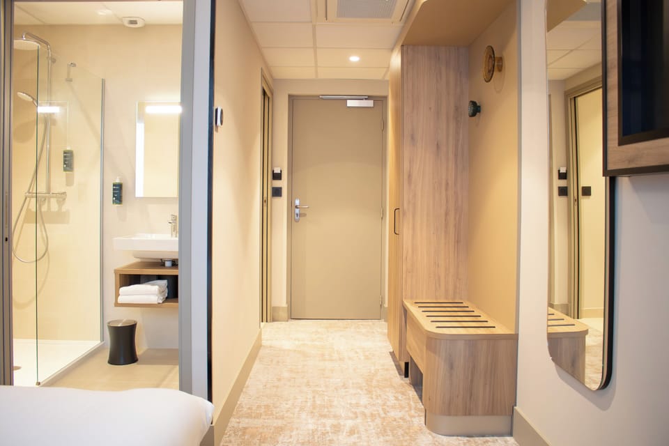 Superior Double Room (Balcony and Tea and Coffee Facilities)  | Bathroom | Eco-friendly toiletries, hair dryer, towels