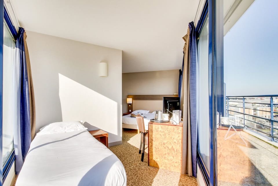 Standard Triple Room, Balcony | Desk, soundproofing, iron/ironing board, free WiFi