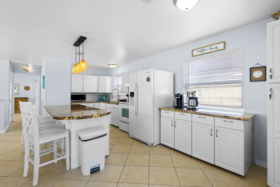 Full kitchen