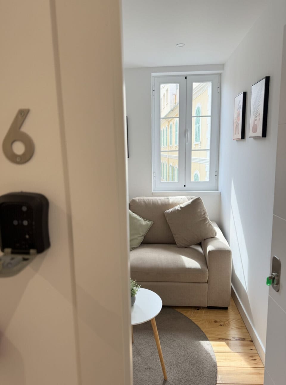 Entrance in the unit