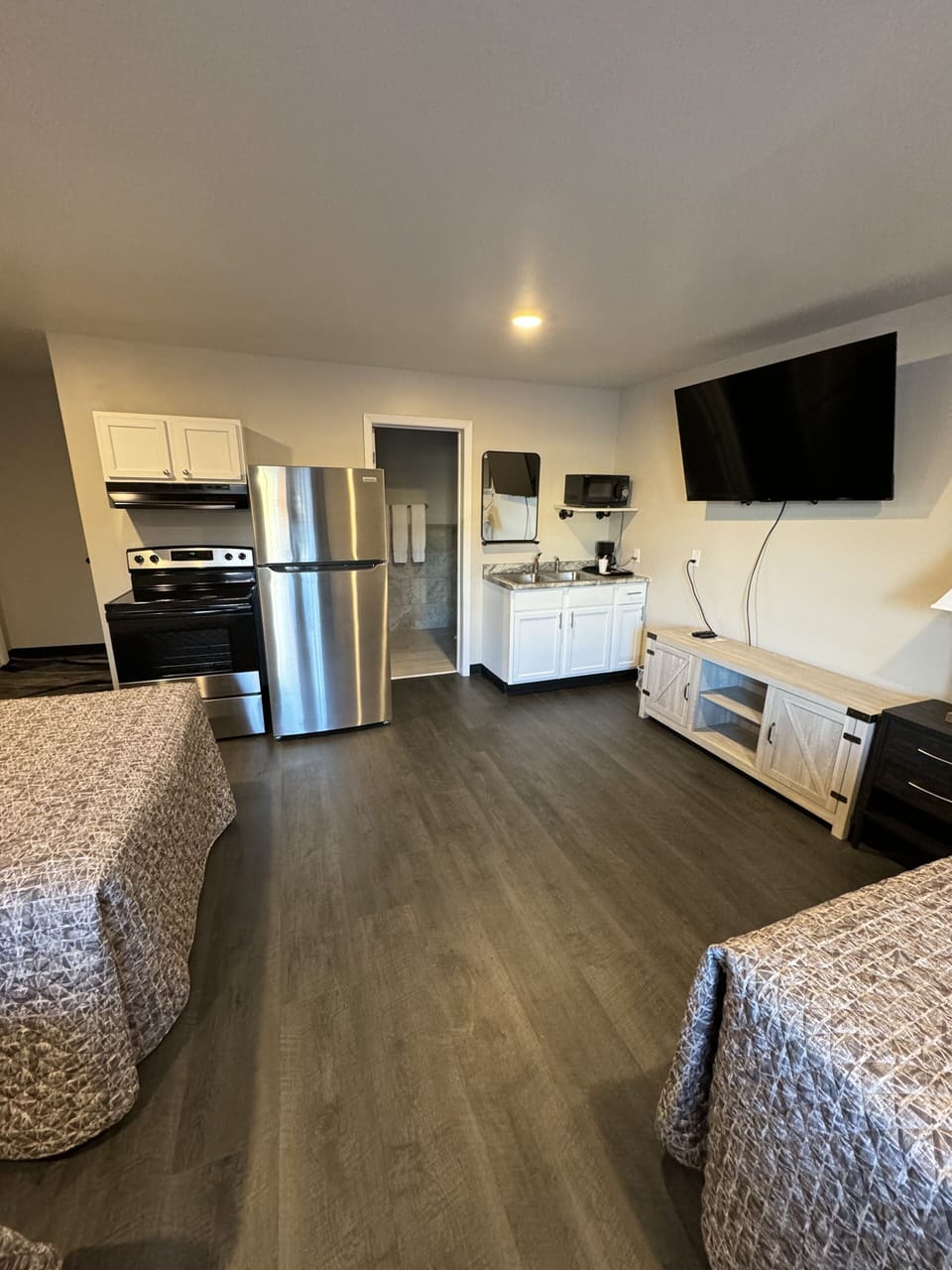 Deluxe Double Room | Desk, laptop workspace, blackout drapes, free WiFi