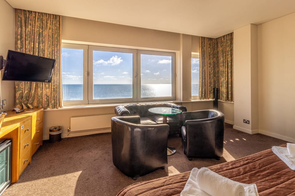 Superior Double or Twin Room | In-room safe, desk, iron/ironing board, free WiFi