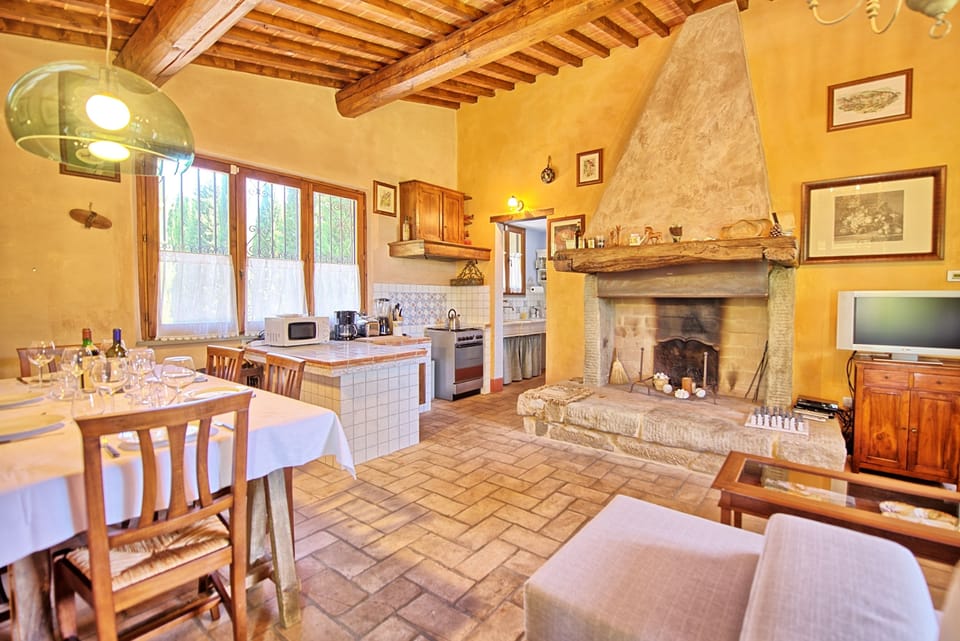 Panoramic Villa, 3 Bedrooms (Casa Cipressi) | Living room | Flat-screen TV, fireplace