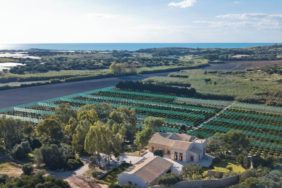 Il Baglio della Sorgente is just over 2km from the sea as the crow flies.