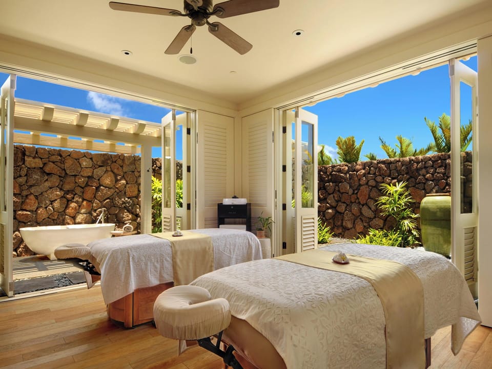 The on-property Hi'ilani Spa has a full menu of exotic spa treatments, procedures, and massages.