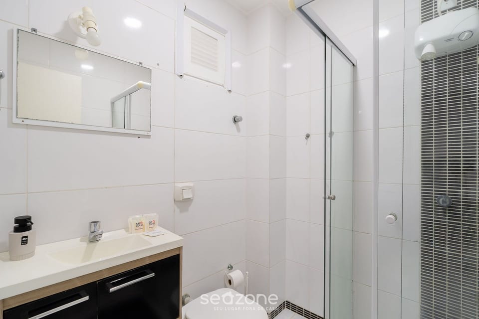 Basic Apartment | Bathroom
