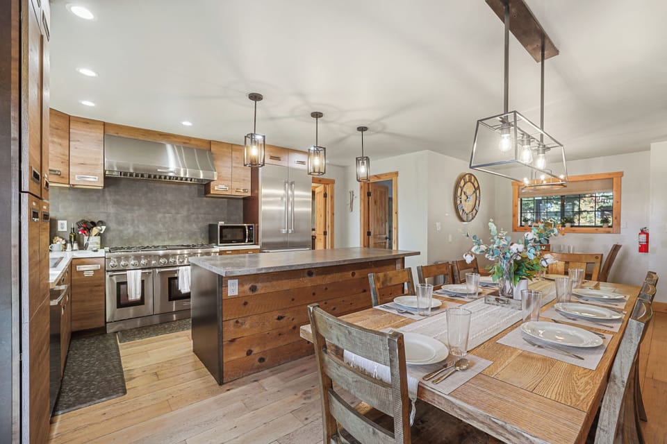 Dining space by the kitchen with modern wood-and-metal cabin finishes.