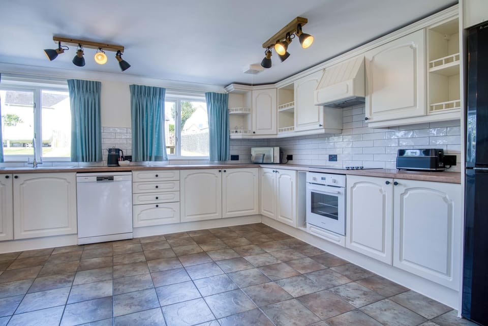 Microwave, oven, highchair
