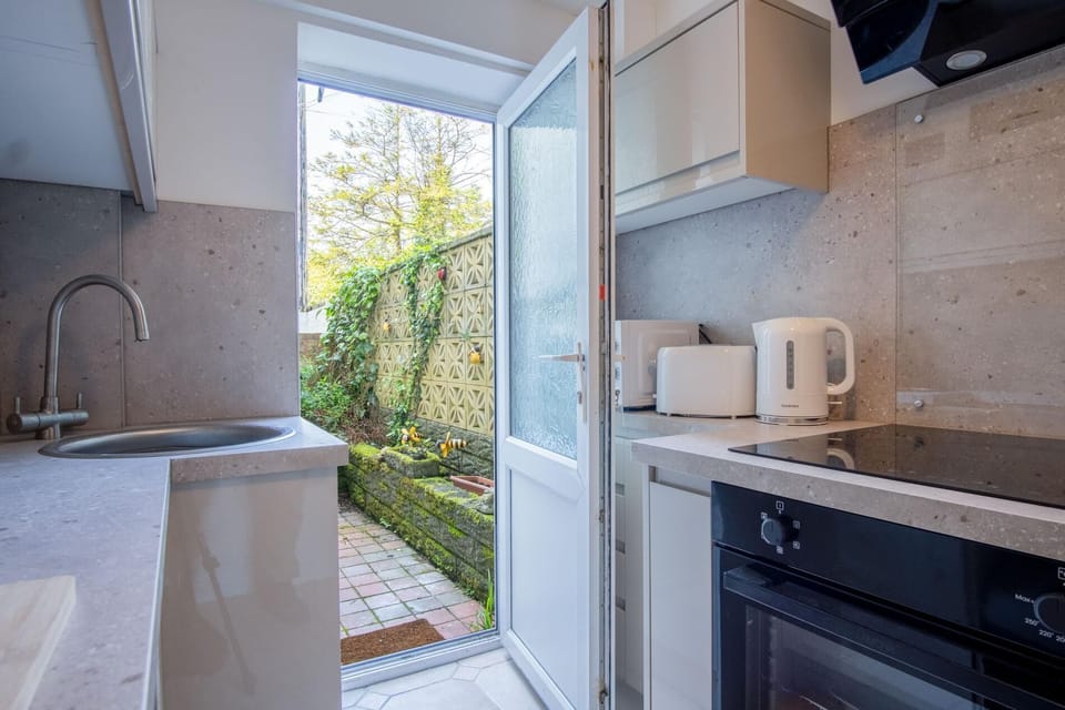 Microwave, oven