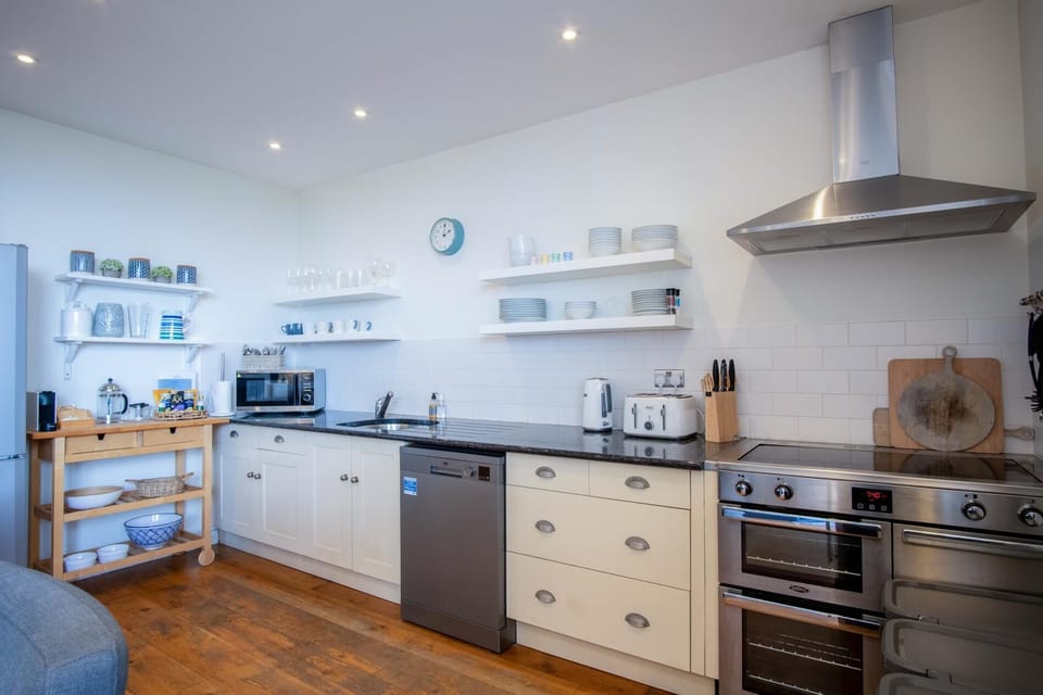 Apartment (3 Bedrooms) | Private kitchen | Microwave, oven, highchair
