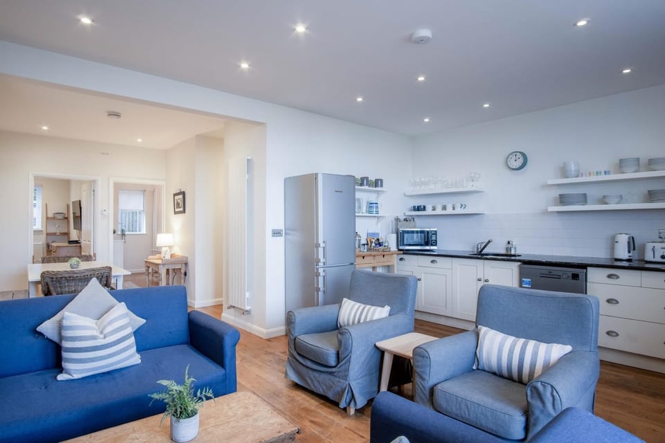 Apartment (3 Bedrooms) | Living area | 30-inch TV with digital channels