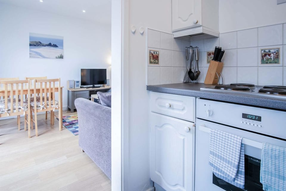 Chalet (2 Bedrooms) | 2 bedrooms, iron/ironing board, bed sheets