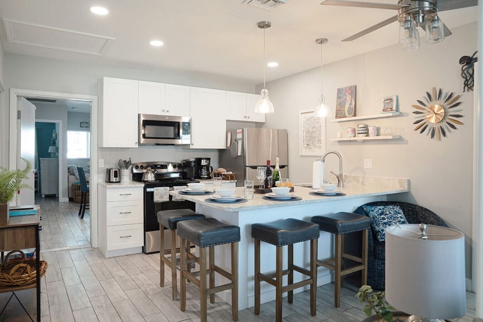 Center kitchen door opens for your large group experience!