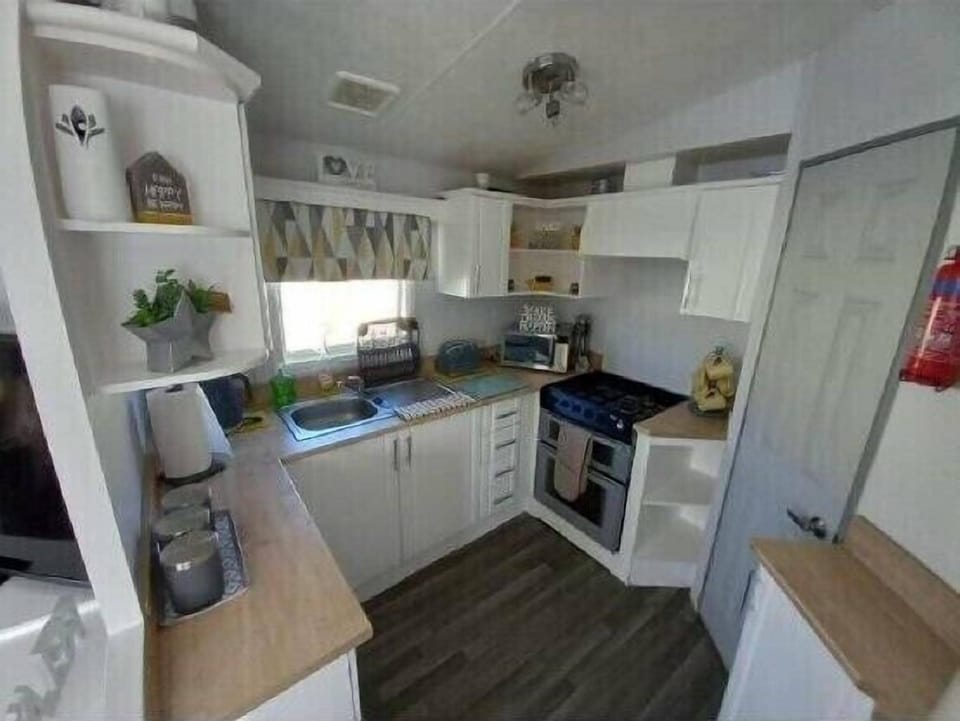 Cookware/dishes/utensils