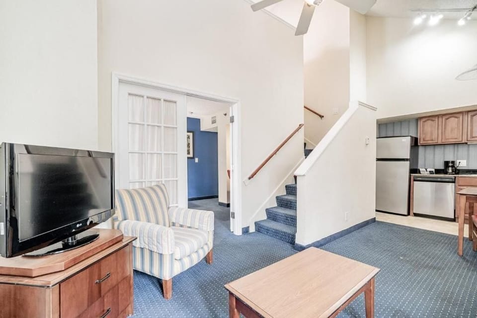 Premium Penthouse, 2 Bedrooms, Kitchen | In-room safe, desk, blackout drapes, iron/ironing board