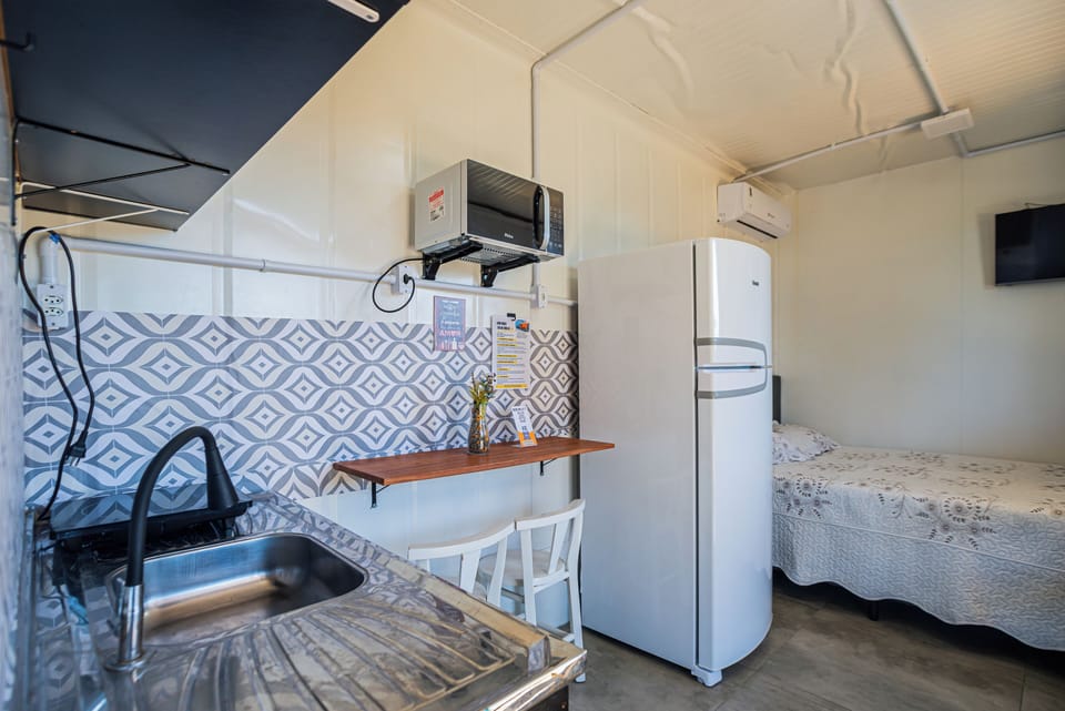 Basic House | Private kitchen | Full-size fridge, microwave, oven, stovetop