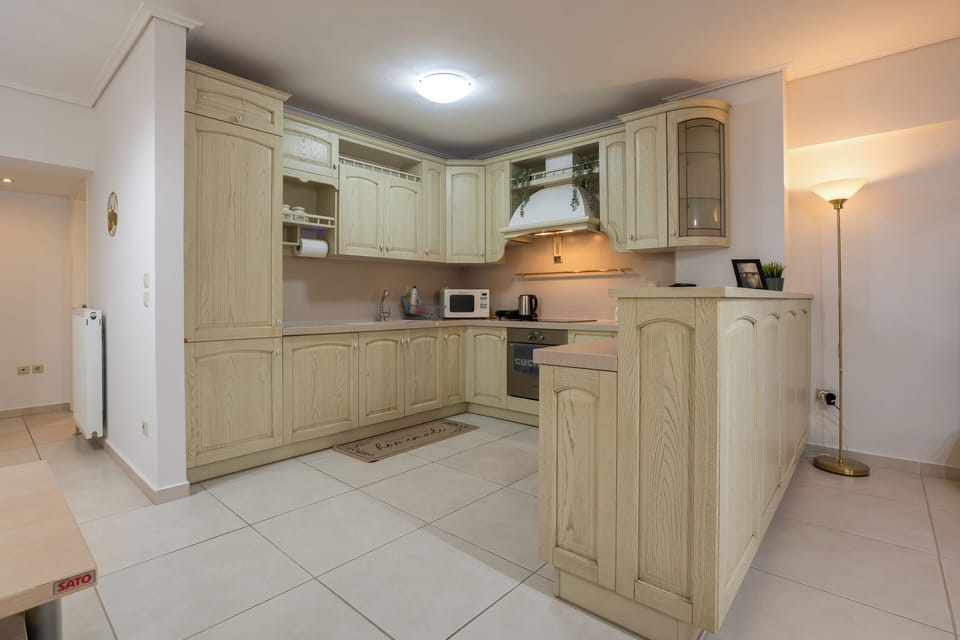 Bright and inviting kitchen for preparing meals and enjoying family time.
