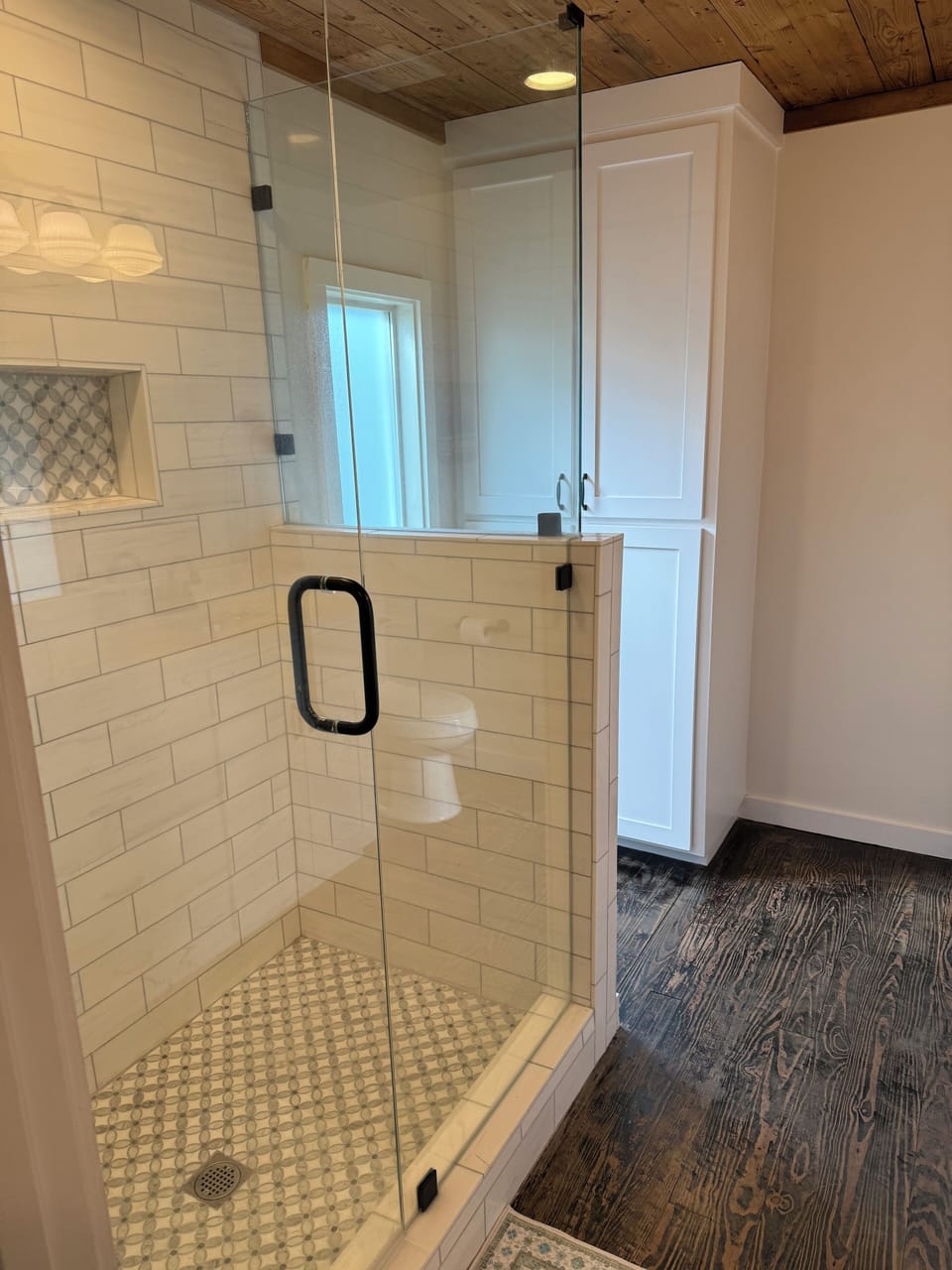 master en suite full bathroom