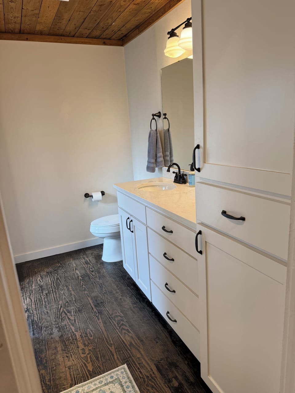 master en suite full bathroom