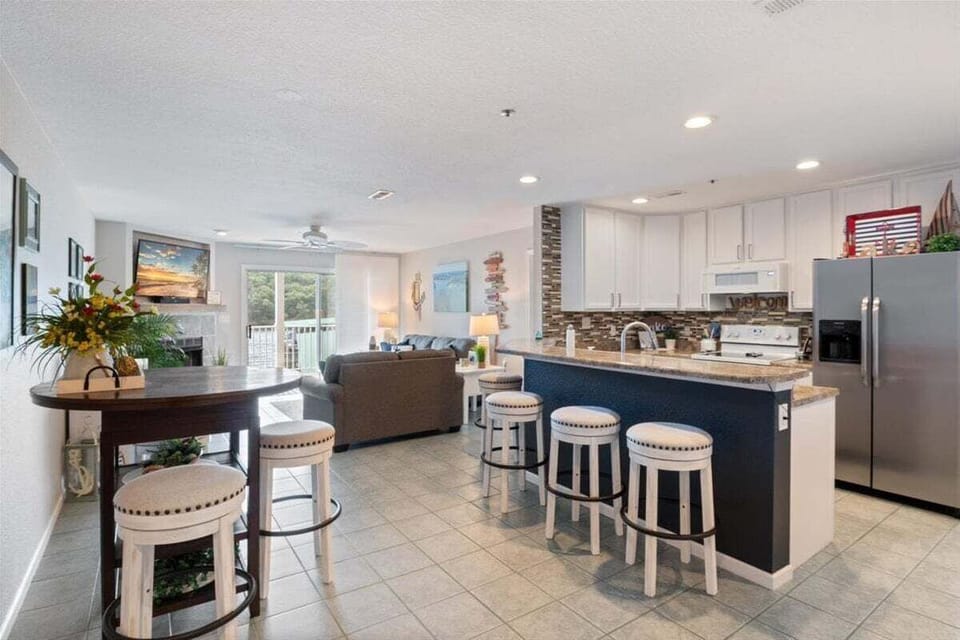 Condo, Multiple Beds, Patio (No Plans Paradise) | Interior