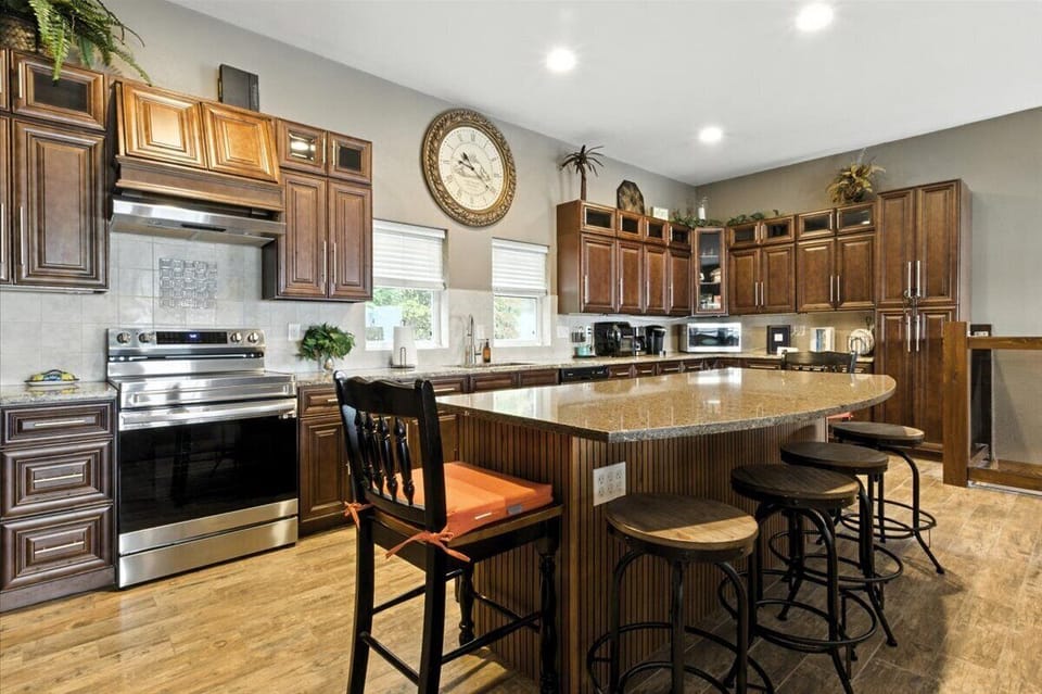 House, Multiple Beds, Patio (Hidden Gem) | Private kitchen