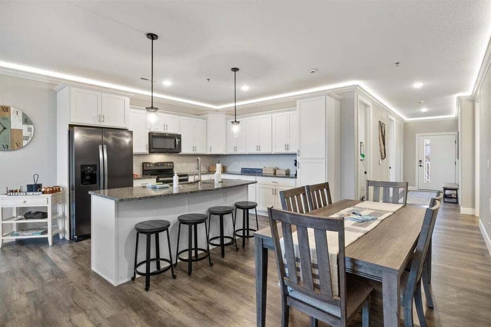 Condo, Multiple Beds, Patio (Lake Loft) | Private kitchen