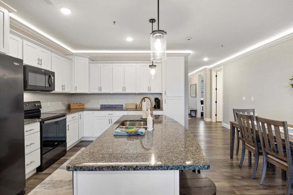 Condo, Multiple Beds, Patio (Lake Loft) | Private kitchen