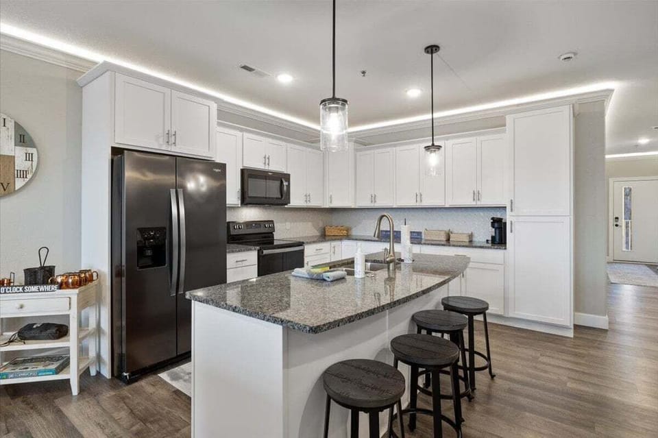 Condo, Multiple Beds, Patio (Lake Loft) | Private kitchen