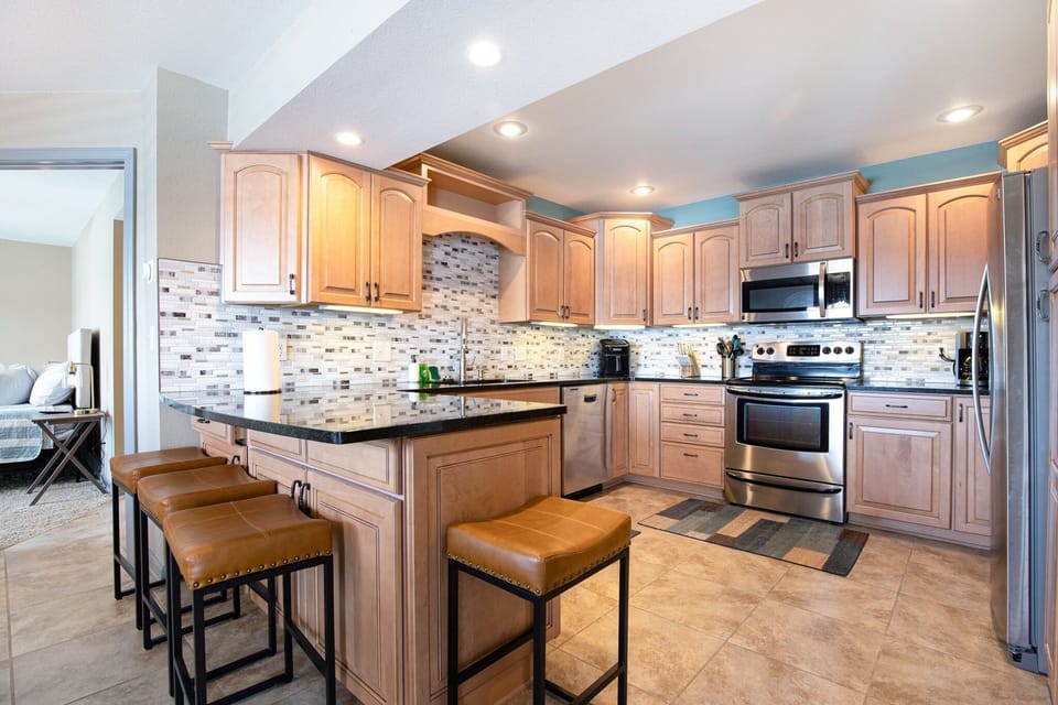 House, Multiple Beds, Pool Access (Jump N Jupiter) | Private kitchen