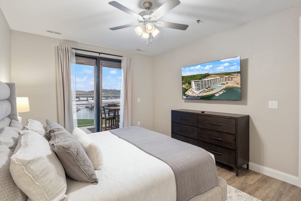 Topsider Experience in the Heart of Osage Beach Apartment in Osage Beach