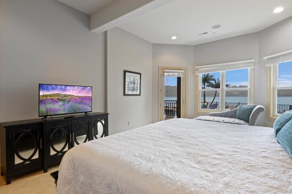 Luxury Lakefront Escape w/ Heated Pool, Hot Tub & Theater House in Sunrise Beach