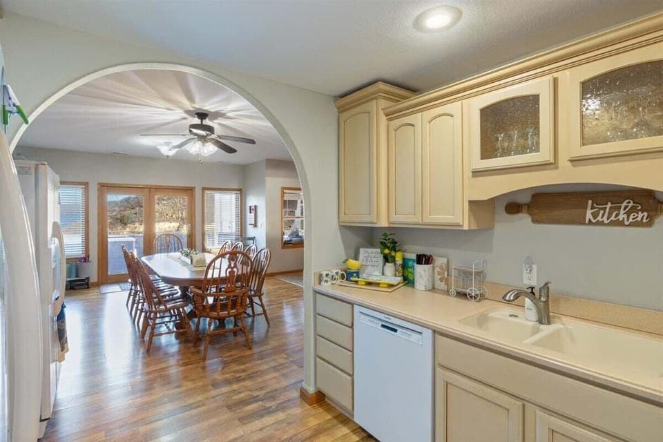 House, Multiple Beds, Hot Tub (Seawall Family Retreat) | Private kitchen