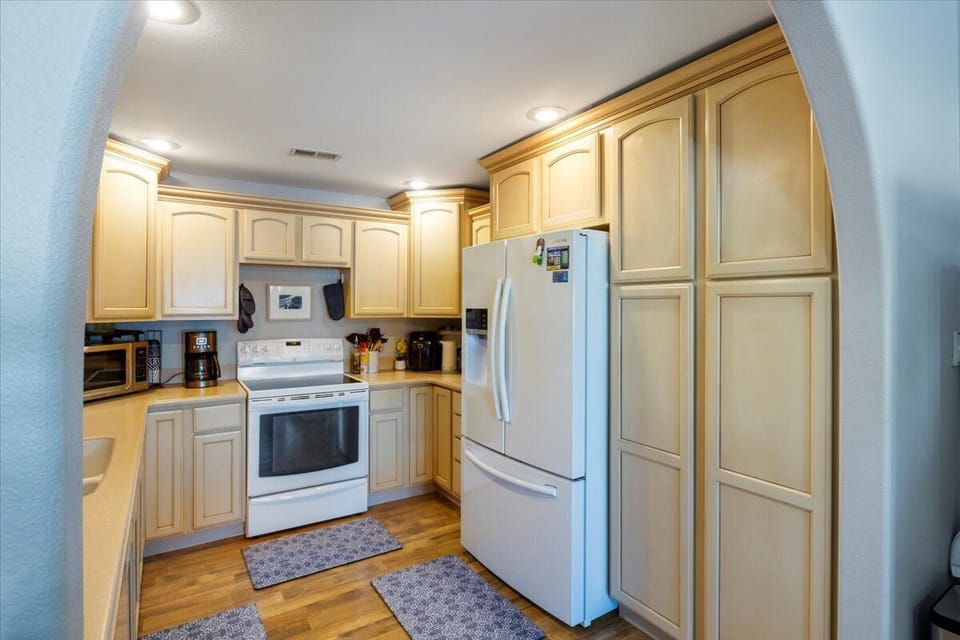 House, Multiple Beds, Hot Tub (Seawall Family Retreat) | Private kitchen