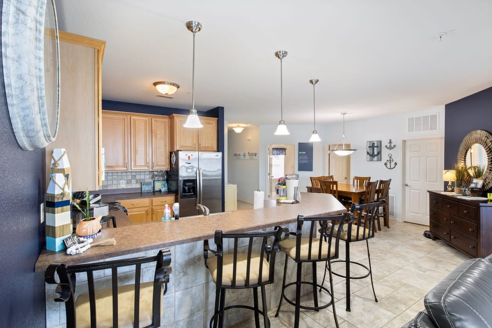 Condo, Multiple Beds, Jetted Tub (Queens Pointe) | 3 bedrooms, individually decorated, individually furnished, bed sheets