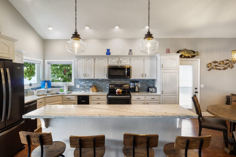 House, Multiple Beds, Patio (Island View) | Private kitchen