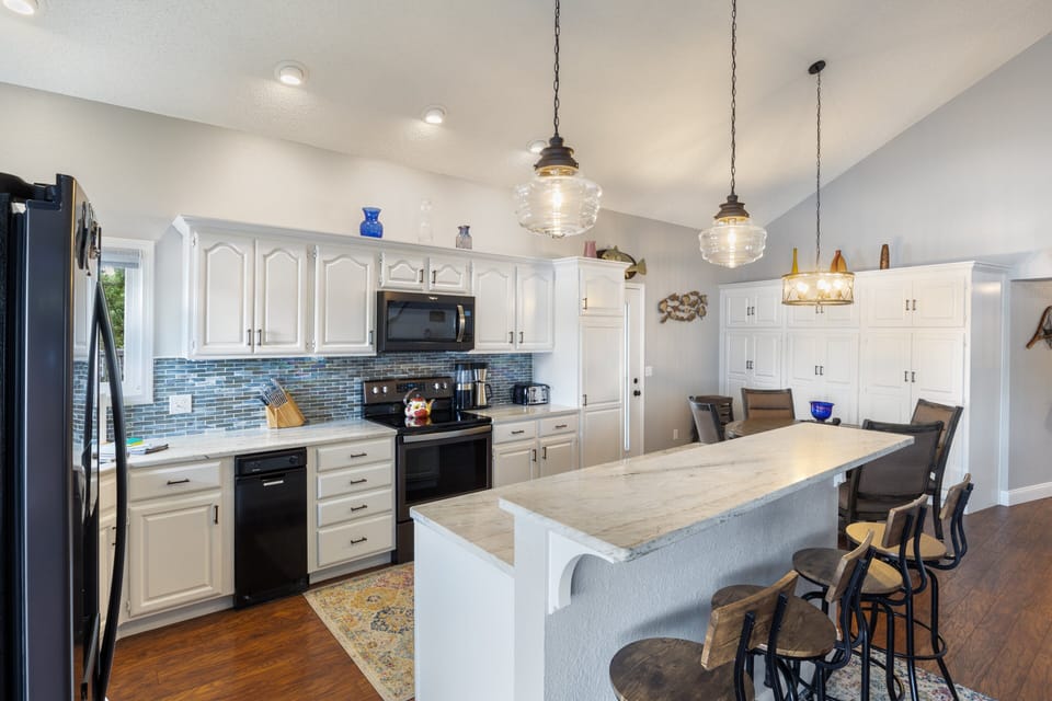House, Multiple Beds, Patio (Island View) | Private kitchen