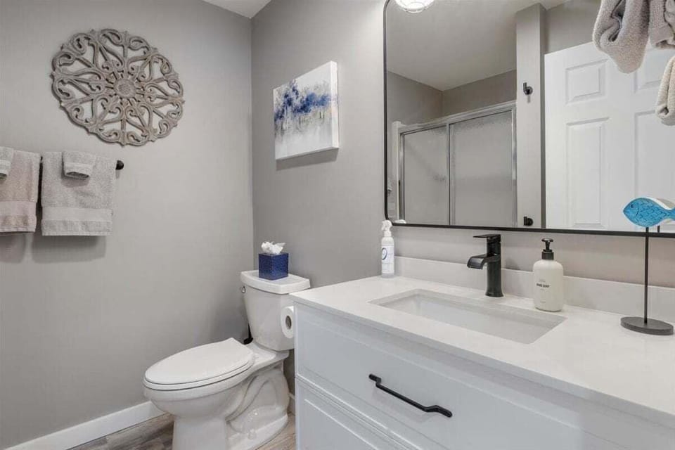 Newly Updated, Amazing Views, Boat Slip & Heated Pool Apartment in Lake of the Ozarks