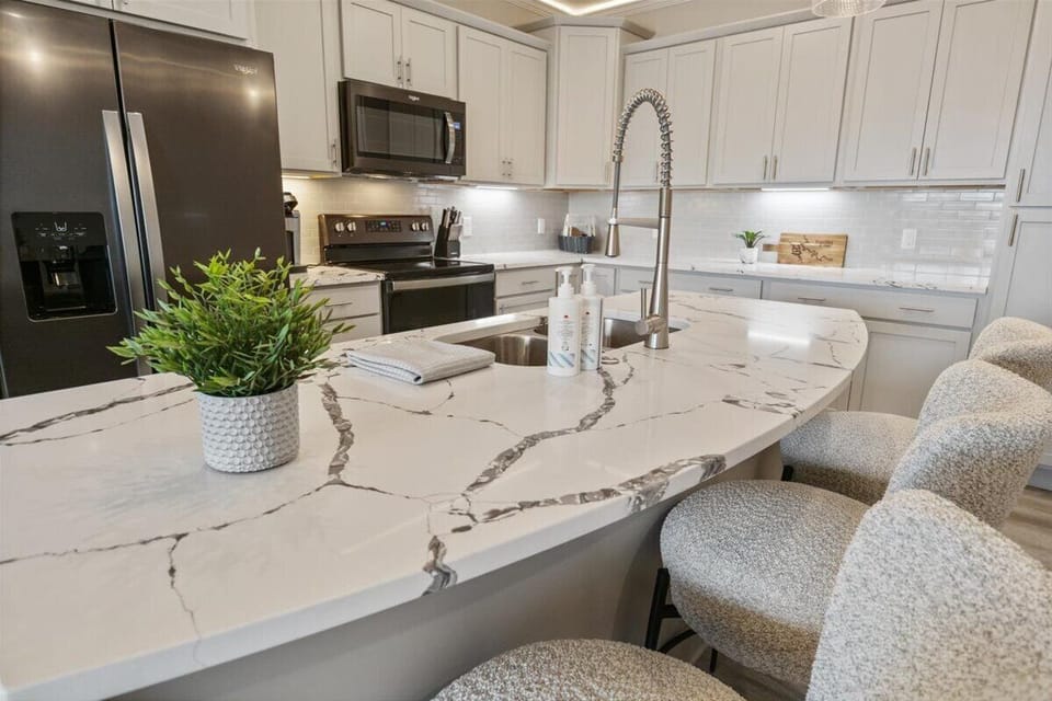 Condo, Multiple Beds, Pool Access (The Nest on 4th) | Private kitchen