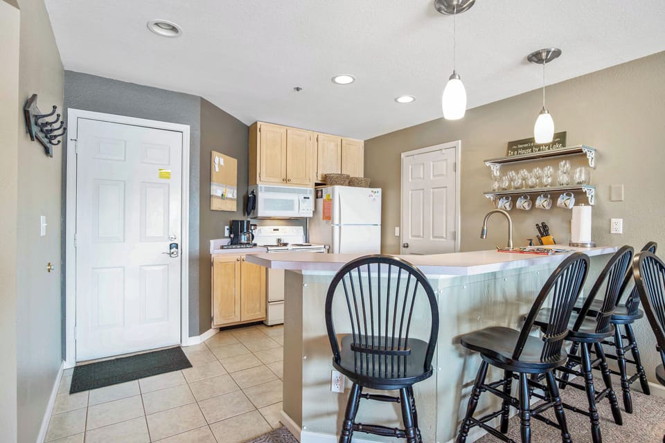 Condo, Multiple Beds, Patio (Happy Hollow) | Private kitchen