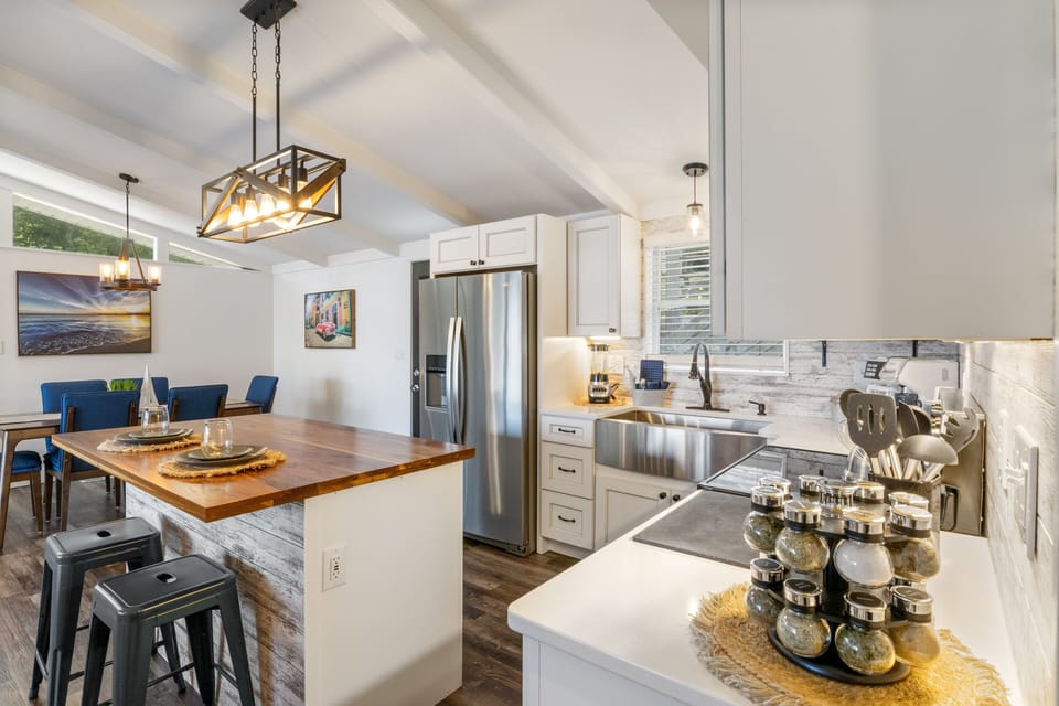 House, Multiple Beds, Patio (Ozark Family Fun) | Private kitchen