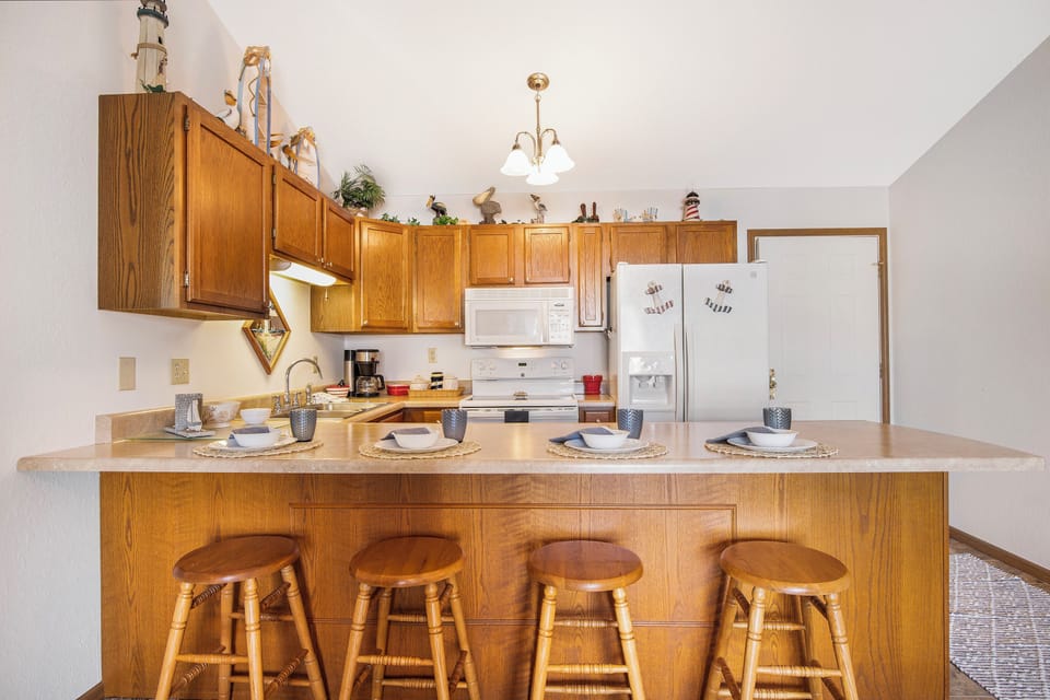 Condo, 2 Queen Beds, Pool Access (Pelican Point) | Private kitchen