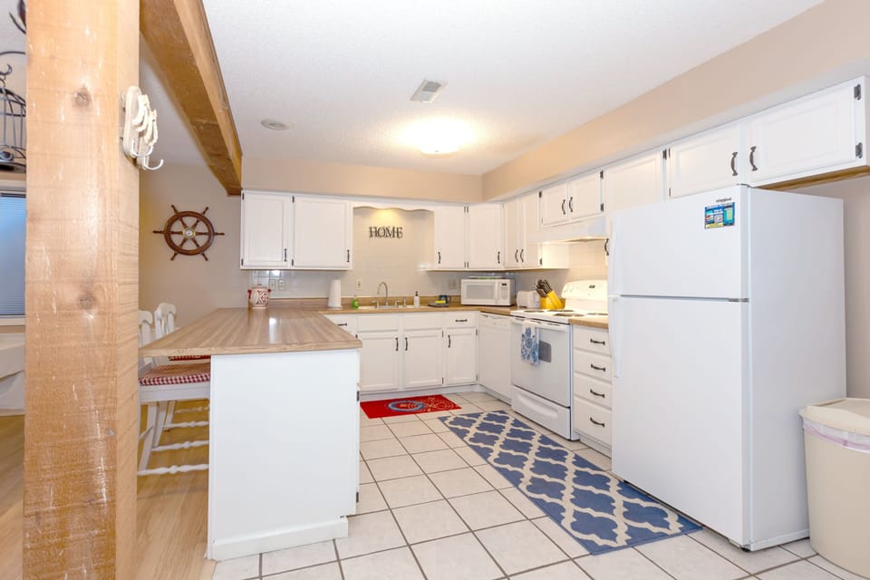 House, Multiple Beds, Patio (Siesta Shores) | Private kitchen