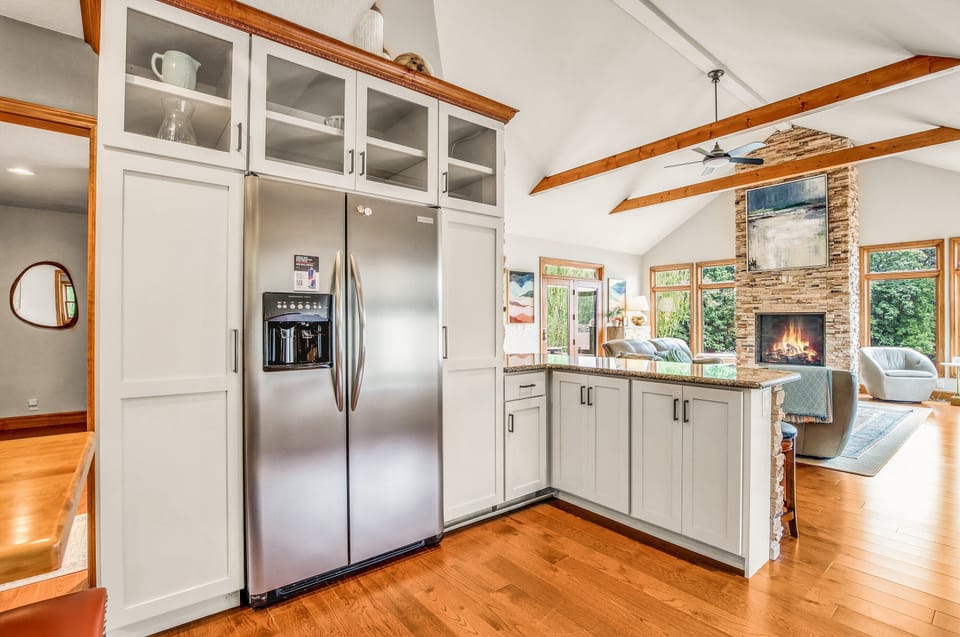 House, Multiple Beds, Patio (Heavenly Hideaway) | Private kitchen