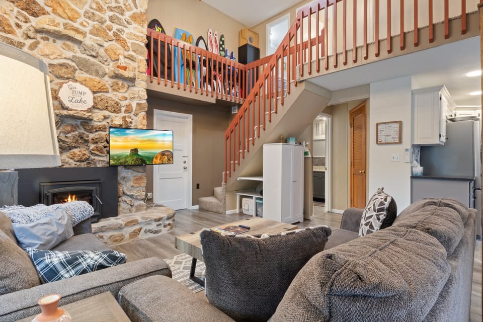 House, Multiple Beds, Patio (4 Waters Getaway) | Living area