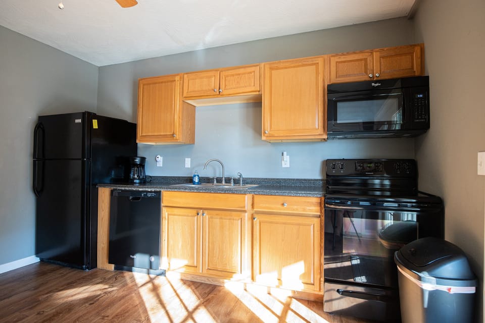 House, Multiple Beds, Patio (Lofty Aspirations) | Private kitchen