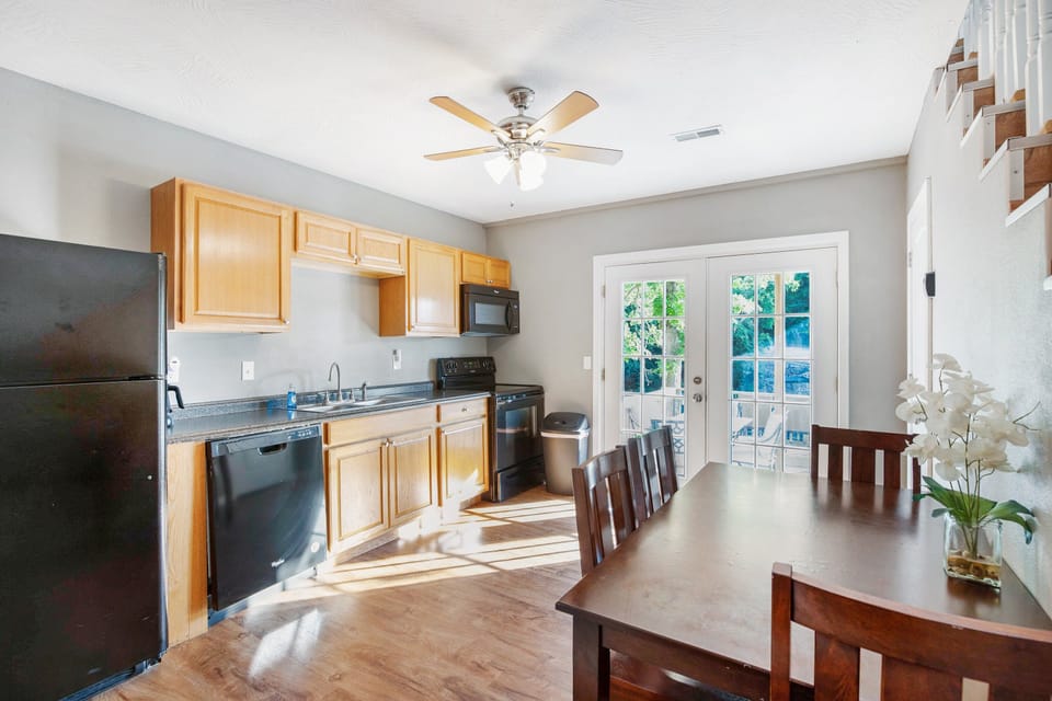 House, Multiple Beds, Patio (Lofty Aspirations) | Private kitchen