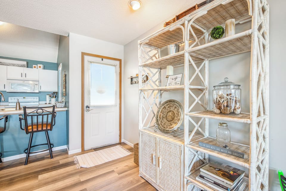 Condo, Multiple Beds, Pool Access (Poolside at BreakWater Bay) | Interior