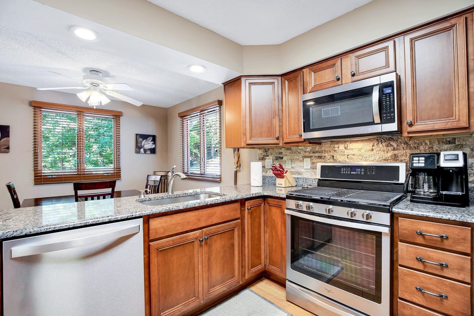 House, Multiple Beds, Patio (Gilly's Retreat) | Private kitchen