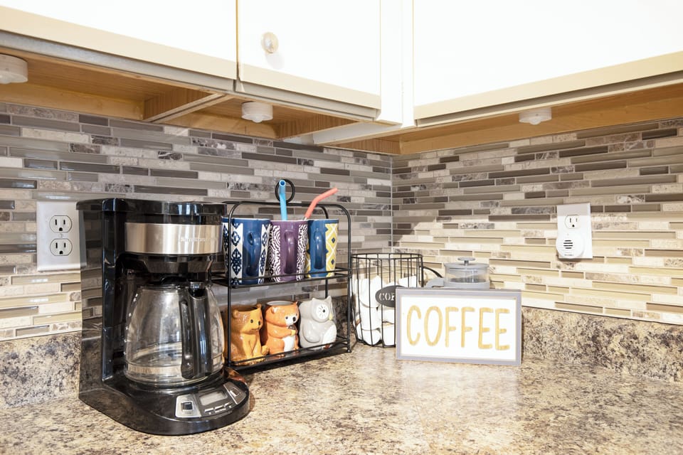 House, Multiple Beds, Patio (The Lookout) | Private kitchen